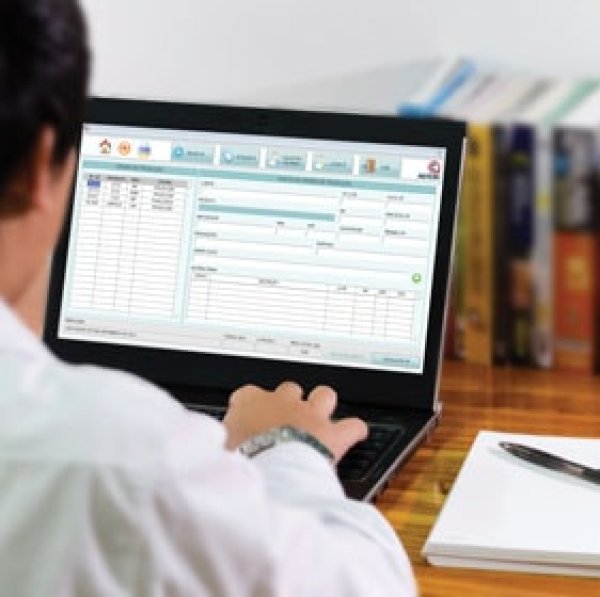 O CONNECTPROPLUS é um sistema de automação industrial que permite o controle da autorização de produção individual de cada produto no início de cada ciclo da máquina.